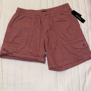 Linen shorts with pockets